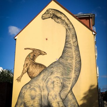 Dinowandbild von Kay Elzner in der Olvenstedter Straße