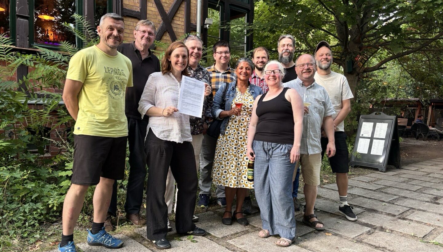 Gründungsteam von Vorstand und Aufsichtsrat vor dem RayonHaus in Stadtfeld