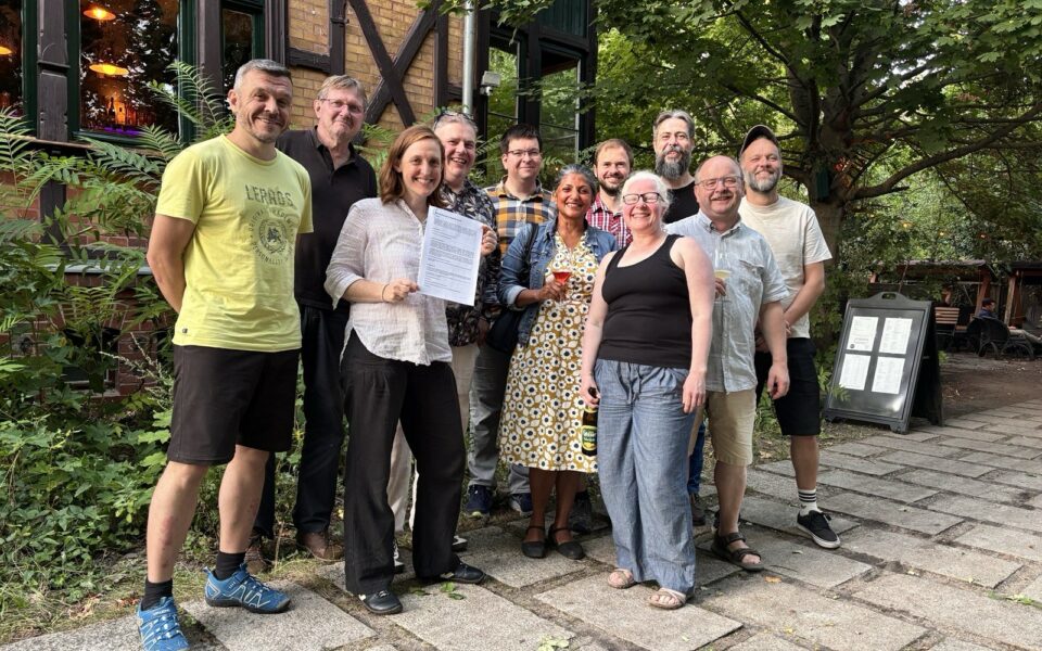 Gründungsteam von Vorstand und Aufsichtsrat vor dem RayonHaus in Stadtfeld